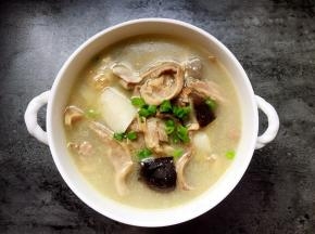 装入汤碗，撒上葱花即可食用。