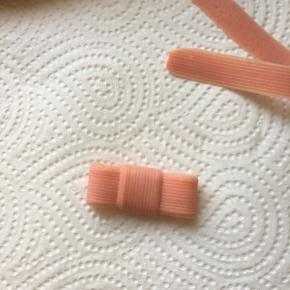 折成蝴蝶结形状