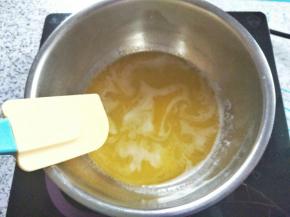 先小火烧开，然后关火