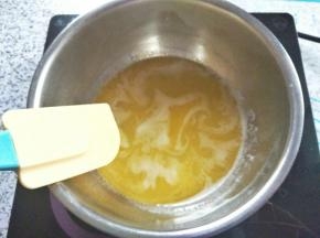 先小火烧开，然后关火