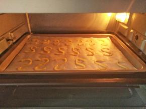 170度烤5分钟，烤好拿出来晾凉，备用，再200度预热烤箱