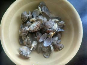 花甲开口后捞出备用。