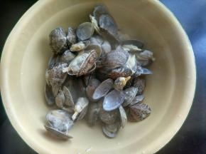 花甲开口后捞出备用。