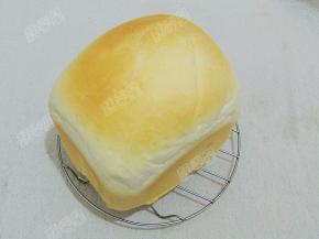 将烤好的吐司晾凉后密封保存即可