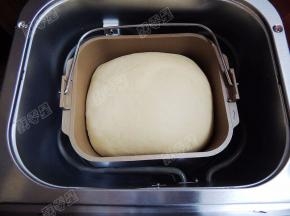 面团揉至出膜开始发酵