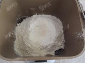 加入奶粉和酵母粉