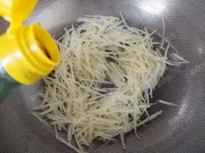 加入适量醋炒匀