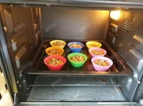 放入预热好的烤箱，180度，20分钟