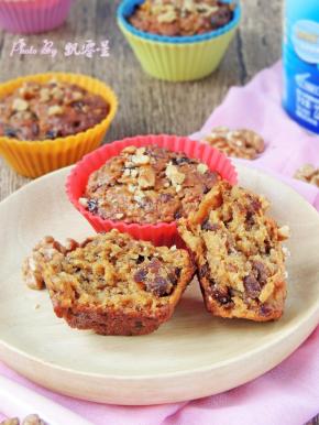 出炉啦
切开看看，满满的桂圆和核桃哟