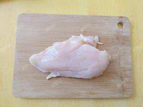 鸡胸肉清洗干净去掉肥油和筋膜