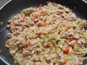 加入盐、鸡精调味，盛出