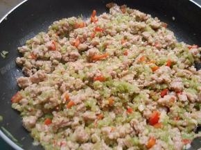 加入盐、鸡精调味，盛出