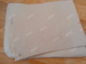 千张煮好后捞出切成四方形