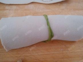 用香菜系一下固定