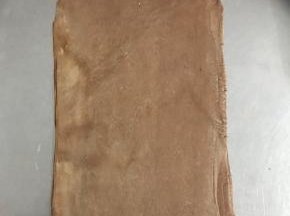 将冷藏好的面团擀成大概是40*24的长方形。