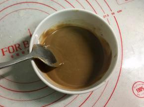 搅拌成均匀顺滑的酱料。