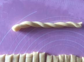 然后对折绕麻花