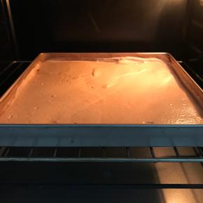 放入预热好150度烤箱中，烤20分钟。