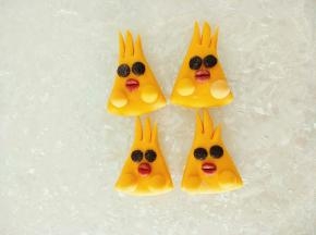 然后二次发酵以后放入蒸锅大火水烧开转中火10分钟，焖两分钟拿出来