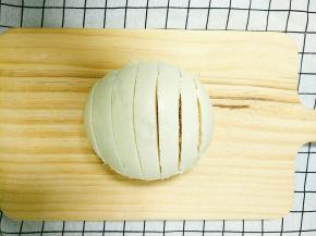 取一个馒头用刀切，不要切到底