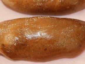 2发完成取出
175度预热烤箱
在面包表面涂上一层蛋液，撒上面粉，喜欢的可以先割包-擦蛋液-撒粉
175度烤35分钟，烤至8分钟时盖上锡纸继续烘烤