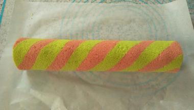 冷藏过的蛋糕定型很好，口感也更好