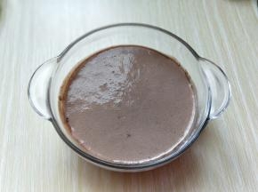 继续手动打蛋器打至均匀，无颗粒，无干粉。