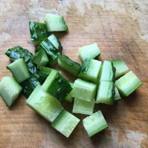 黄瓜切丁