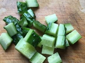 黄瓜切丁