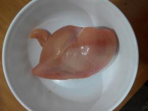 鸡胸肉洗干净