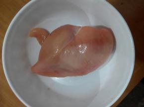 鸡胸肉洗干净