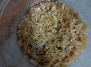 这次烤的肉松有点干，放在粥里煮给宝宝吃吧～