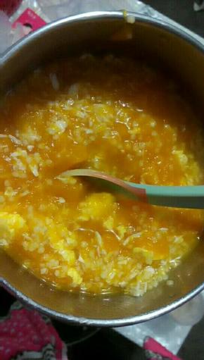 南瓜小米鸡肉粥