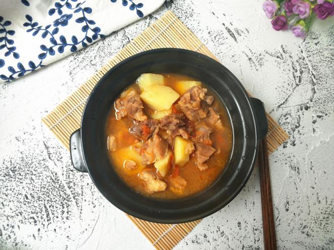 西红柿土豆炖牛腩
