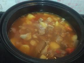 加入没过食材的热水。