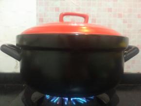 加盖大火煮沸，转小火炖1.5-2小时左右。