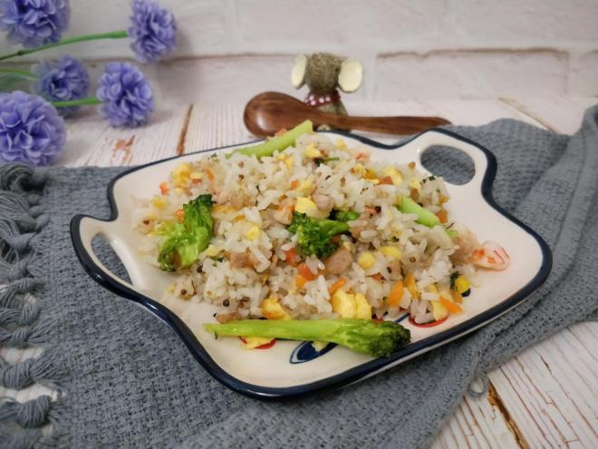 瘦肉杂蔬虾仁炒饭