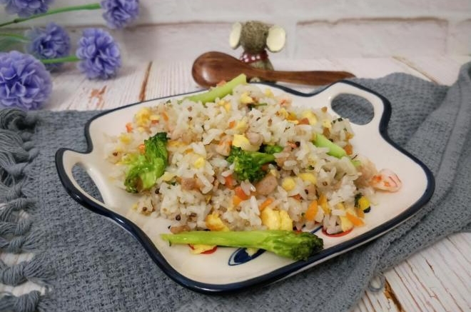 瘦肉杂蔬虾仁炒饭