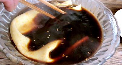 放入卤水中浸泡半小时