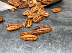 碧根果选用生的碧根果仁