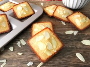 烤好后拿出烤箱晾凉脱模。