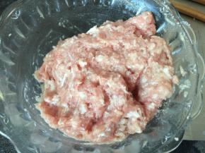 搅拌均匀至上劲即可，腌制20分钟