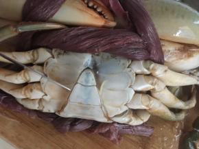 然后在底部用小刀撬开