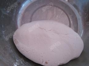 然后揉成白色面团，软度跟耳垂软度差不多哦