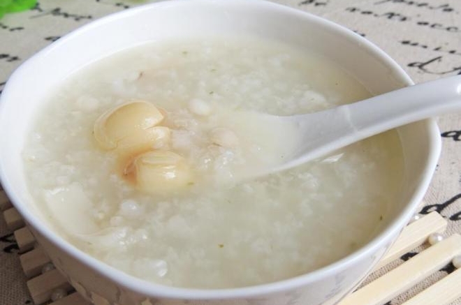 薏米莲子百合粥