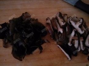 香菇、木耳切丝