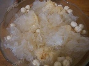 将所有原料冷水泡发