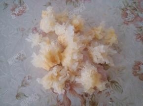 银耳去掉黄色的硬的部分