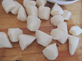 山药去皮切滚刀块