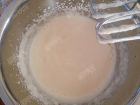 加入白糖打发